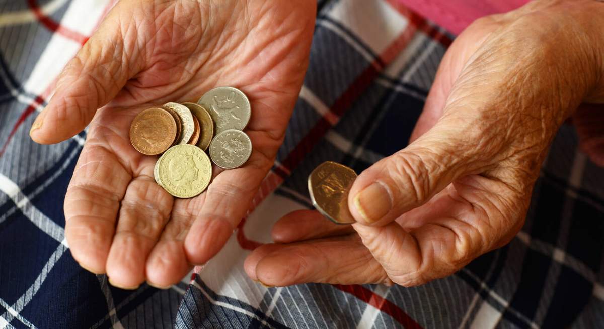 manos-dinero-alamy.jpg