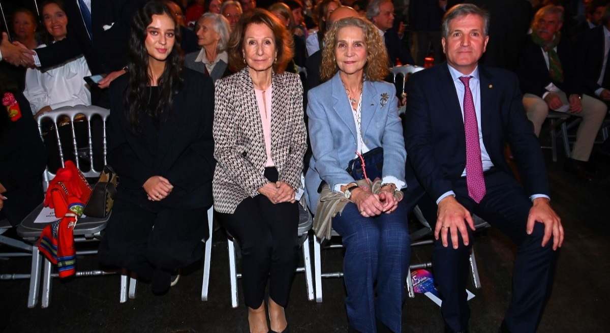 Infanta Elena y Victoria Federíca en Subasta Cascajares