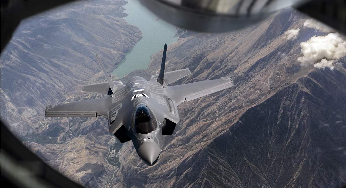 F-35-Jet-Fighter-Reabastecimiento-de-combustible-en-el-aire-iStock.jpg