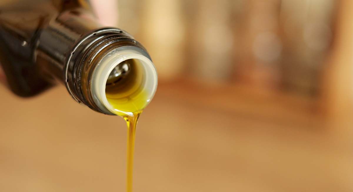 Una fotografía de recurso de aceite de oliva.