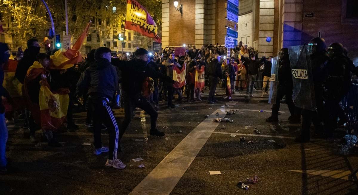 Manifestantes anoche en Ferraz / EP