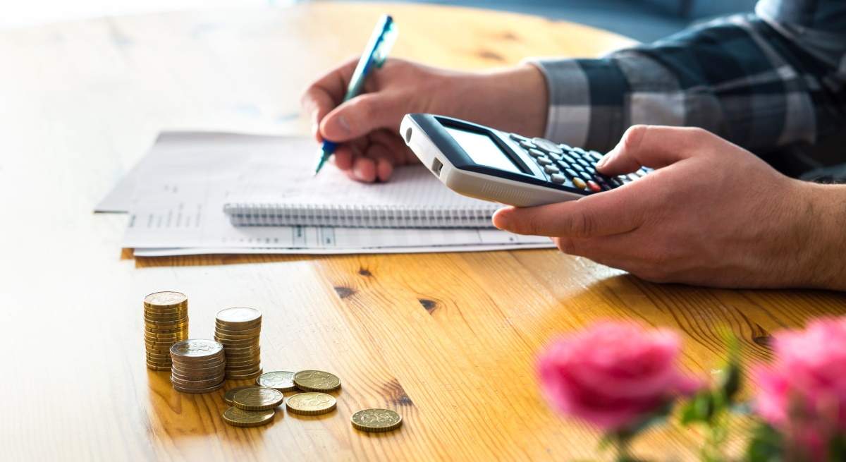 dinero-ahorros-calculos-dreamstime.jpg