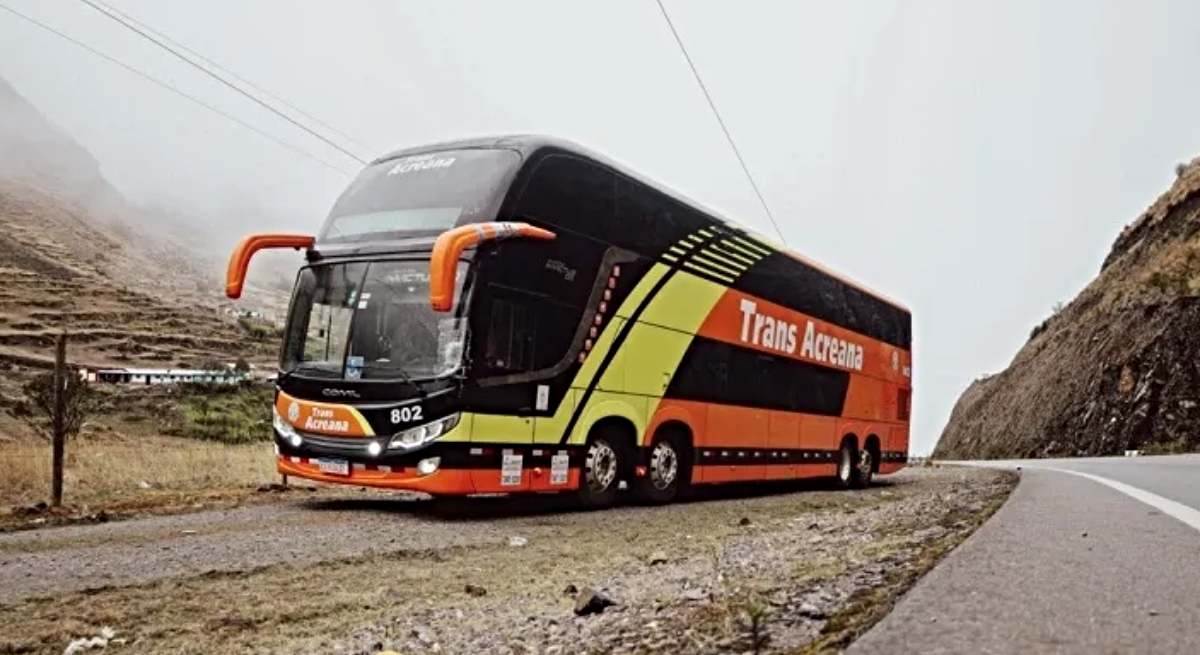 Uno de los autobuses de Trans Acreana que hace el recorrido Lima Río / Trans Acreana