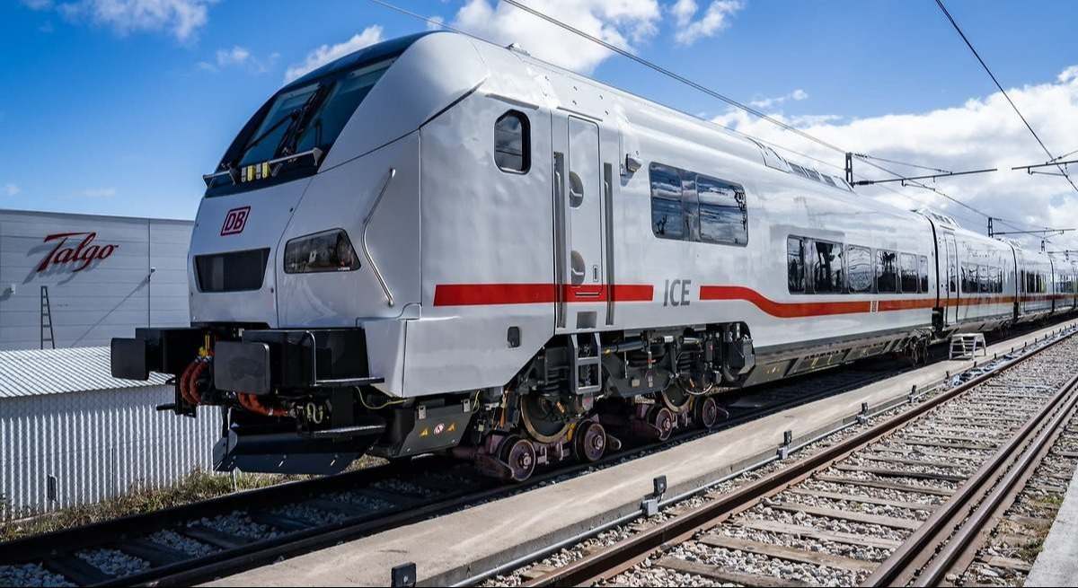 Tren ICE fabricado por Talgo para DB en las inmediaciones de sus instalaciones.