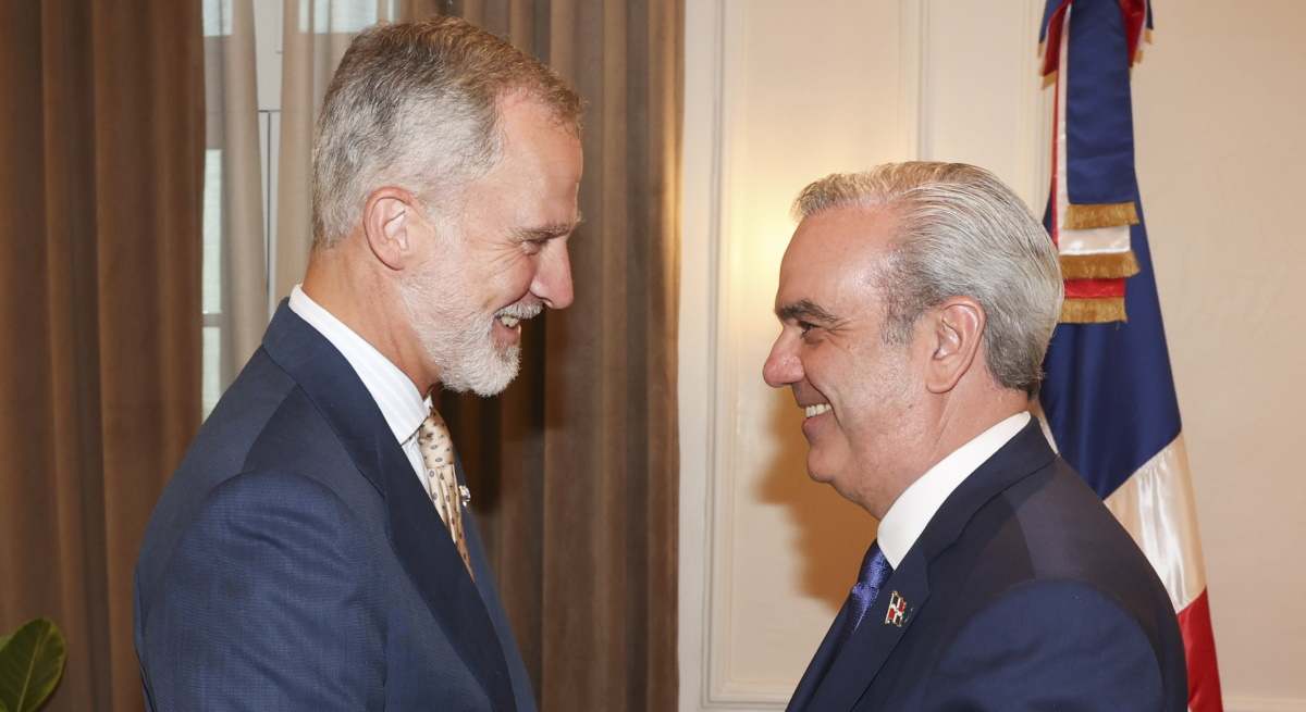 Felipe VI con el jefe de Estado dominicano, Luis Abinader
