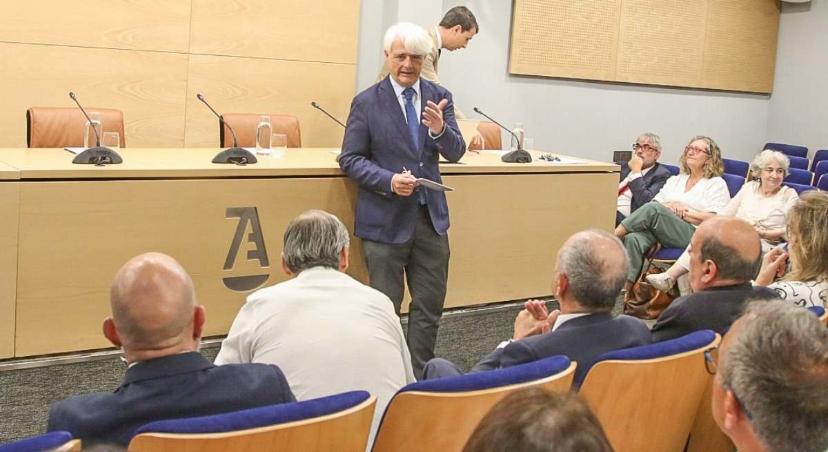 El presidente del Consejo General de la Abogacía Española, Salvador González, durante el encuentro