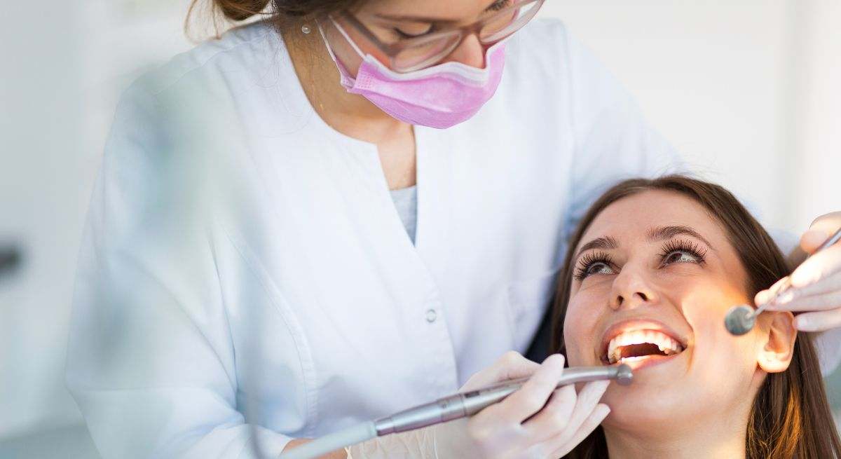 Dentistas trabajando