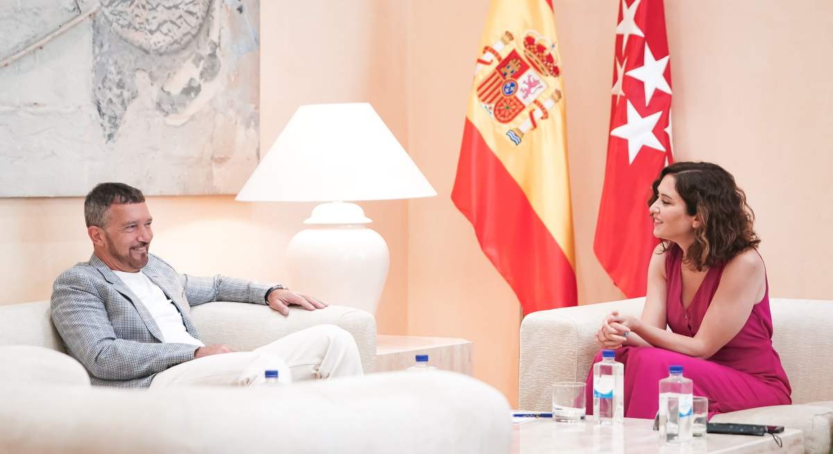 banderas-ayuso-reunion-1200.jpg