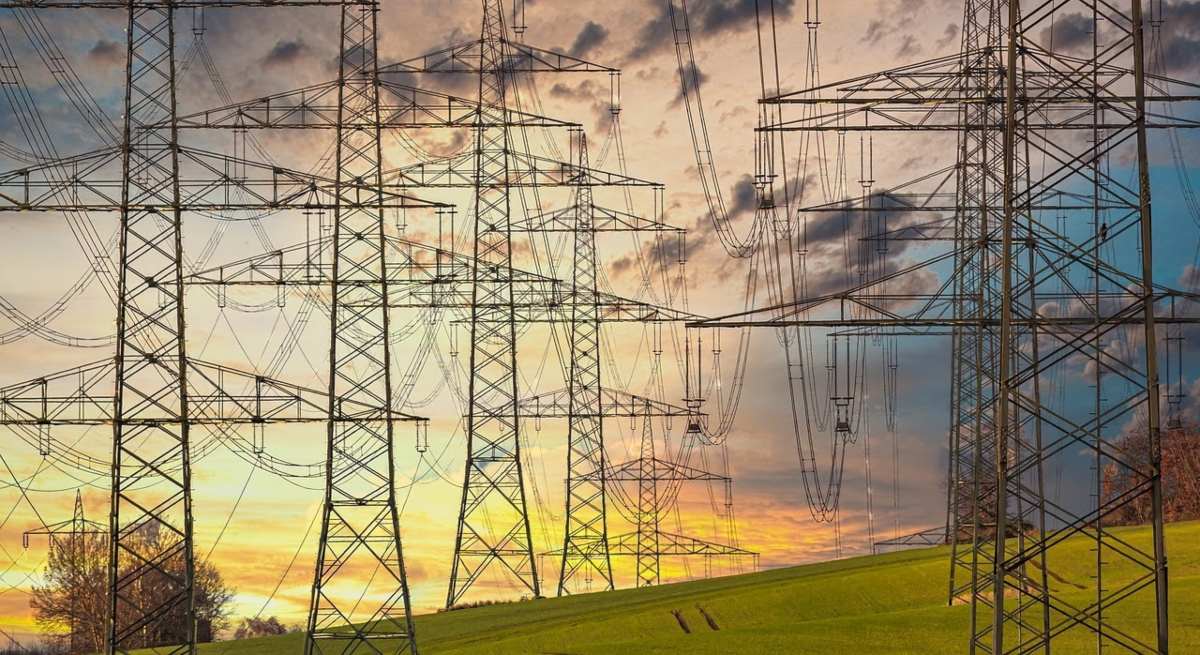 EuropaPress_4662388_torres_electricas-1.jpg