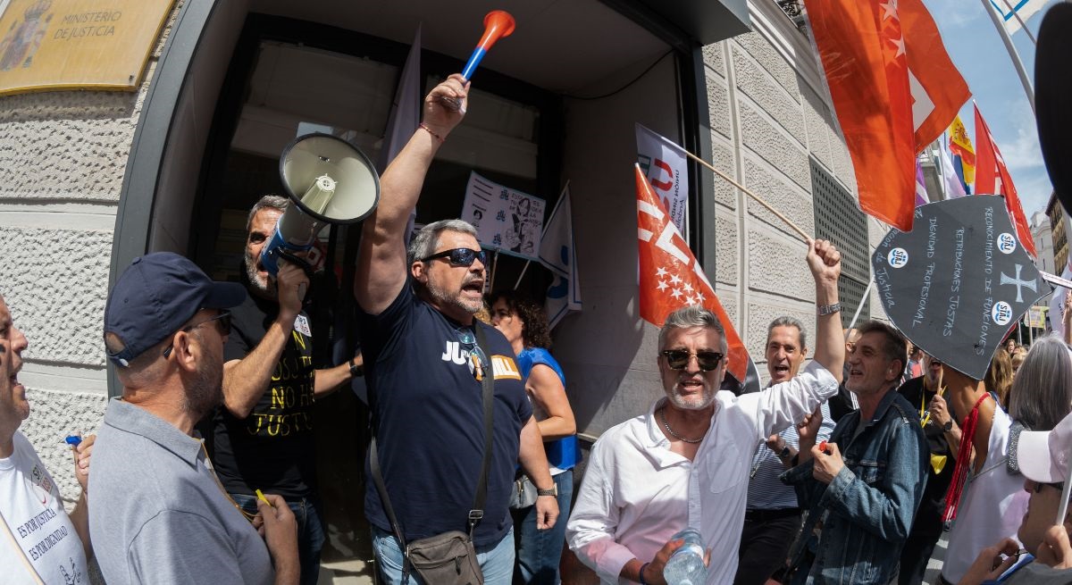 funcionarios-protesta.jpg