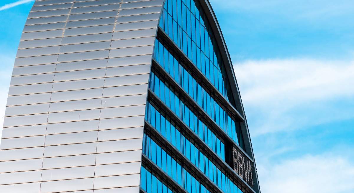 bbva-edificio-vela-sede-madrid-1200x655-istock.jpg
