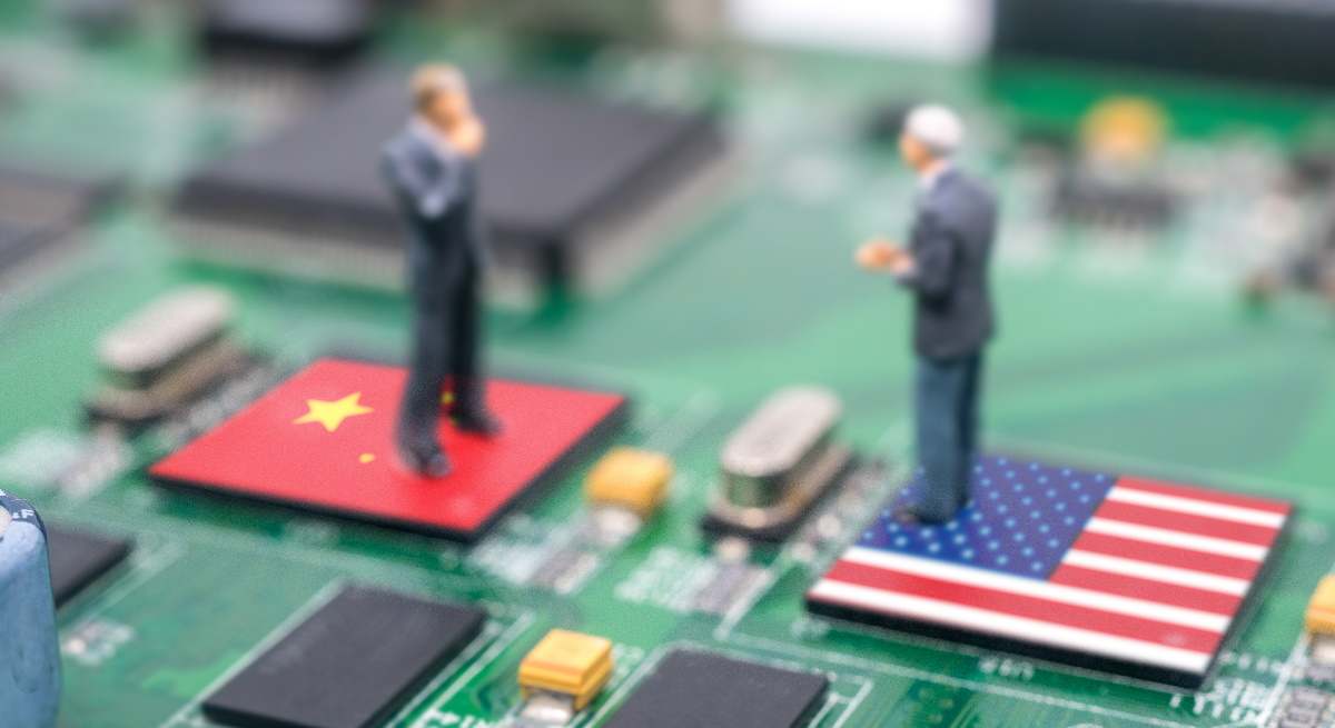 china-estados-unidos-eeuu-guerra-chips-munecos-istock-1200x655.jpg
