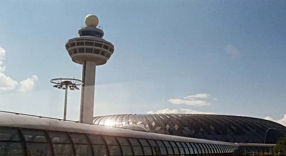 Torre de control en un aeropuerto
