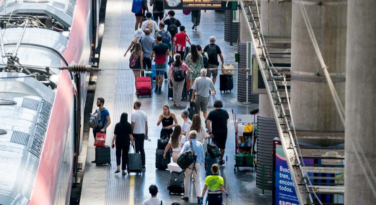 Atrapados en un tren por el apagón en España: "Hemos estado nueve horas sin comer nada"
