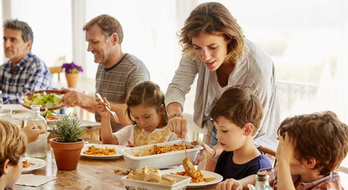El-aumento-de-precios-hace-cada-vez-mas-complicado-a-las-familias-mantener-unos-habitos-saludables-en-alimentacion-iStock.jpg
