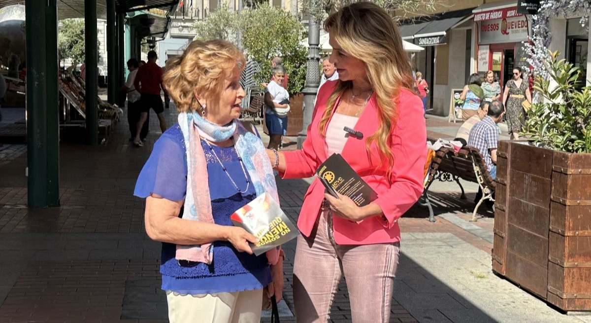 Silvia Clemente (derecha) crea un nuevo partido