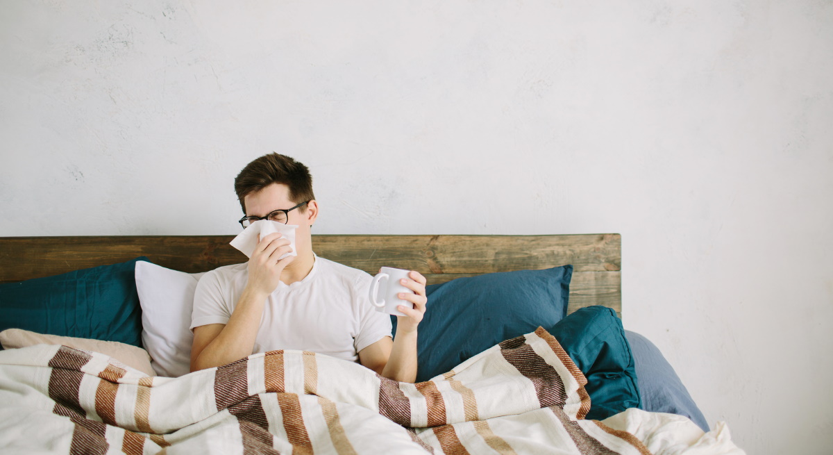 trabajador-enfermo-gripe-cama-dreamstime.jpg
