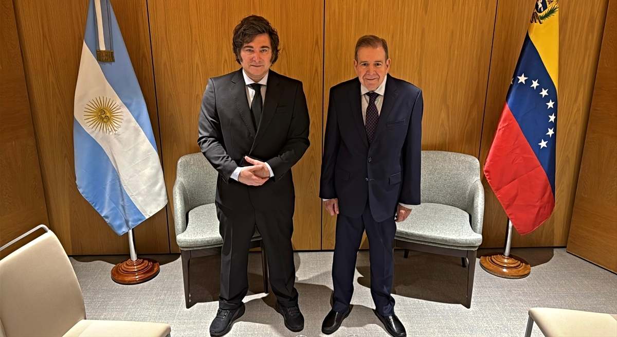 El presidente de Argentina, Javier Milei, y el líder opositor venezolano, Edmundo González, en Madrid / EP
