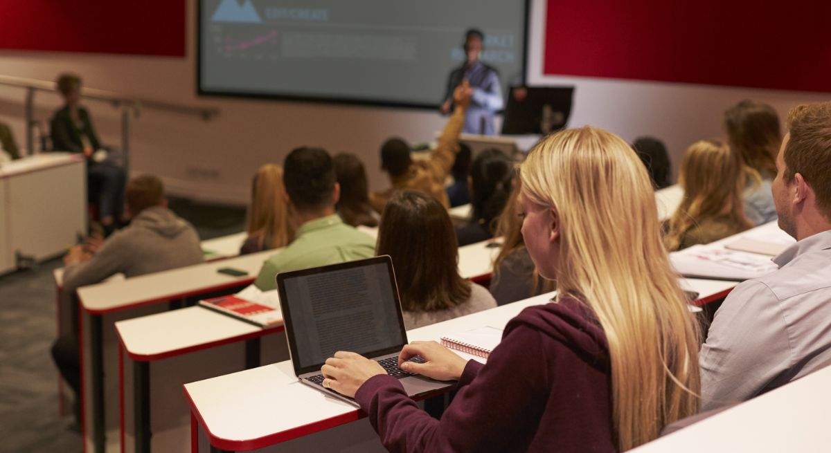 ChatGPT-IA-universidades-examen-dreamstime.jpg