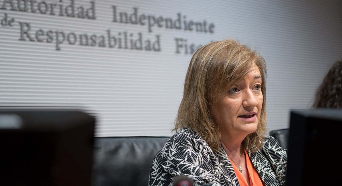 EuropaPress_5190035_presidenta_airef_cristina_herrero_director_division_analisis_presupuestario.jpg