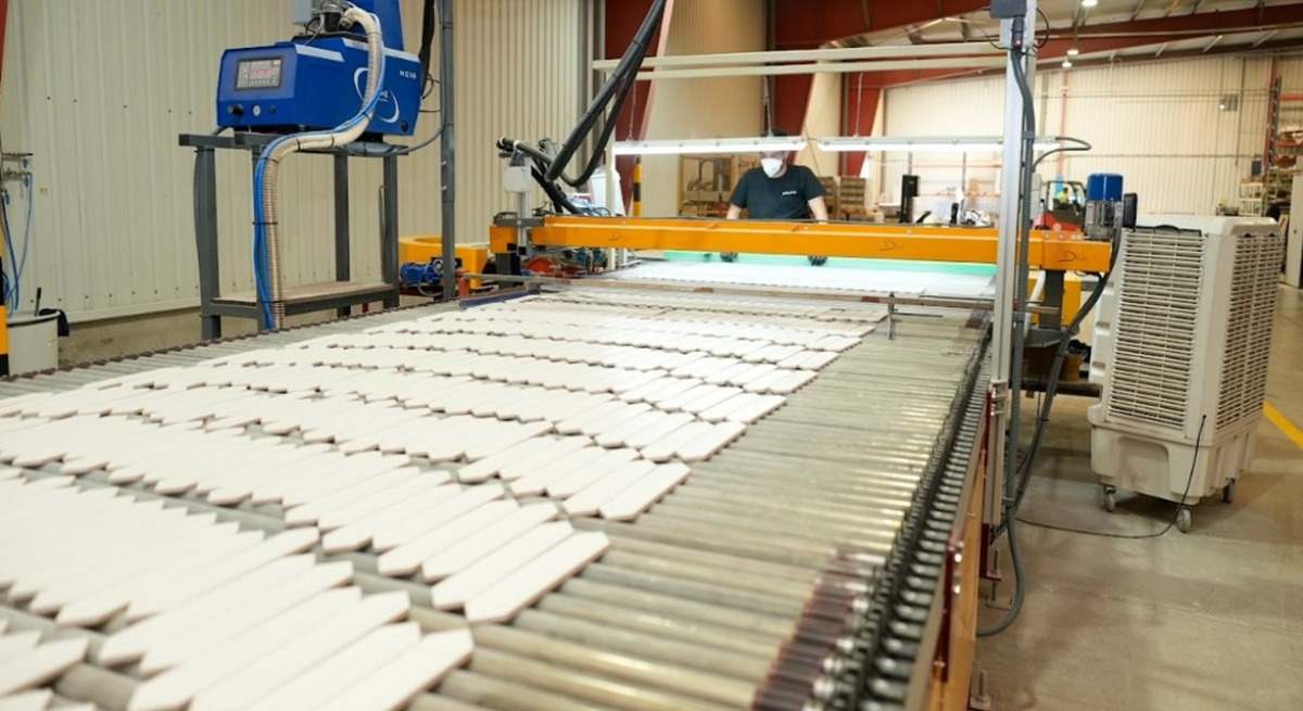 Línea de producción del nuevo horno de Equipe Cerámicas.