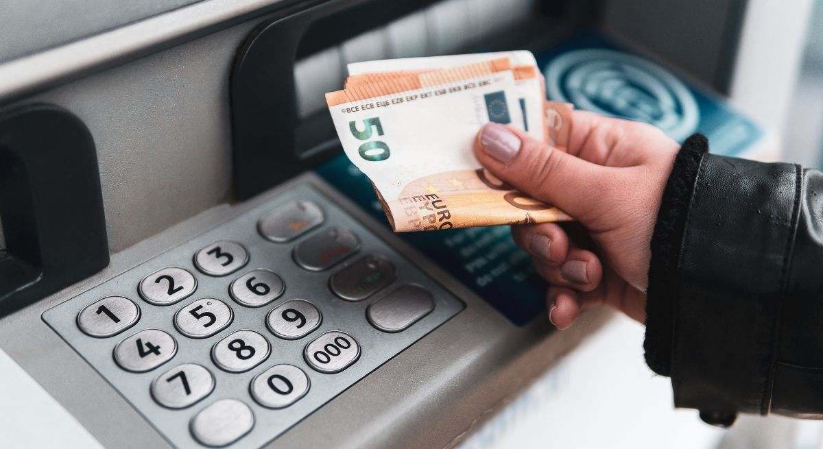 A tener en cuenta: Hacienda multará a quienes ingresen o retiren dinero en efectivo de esta forma