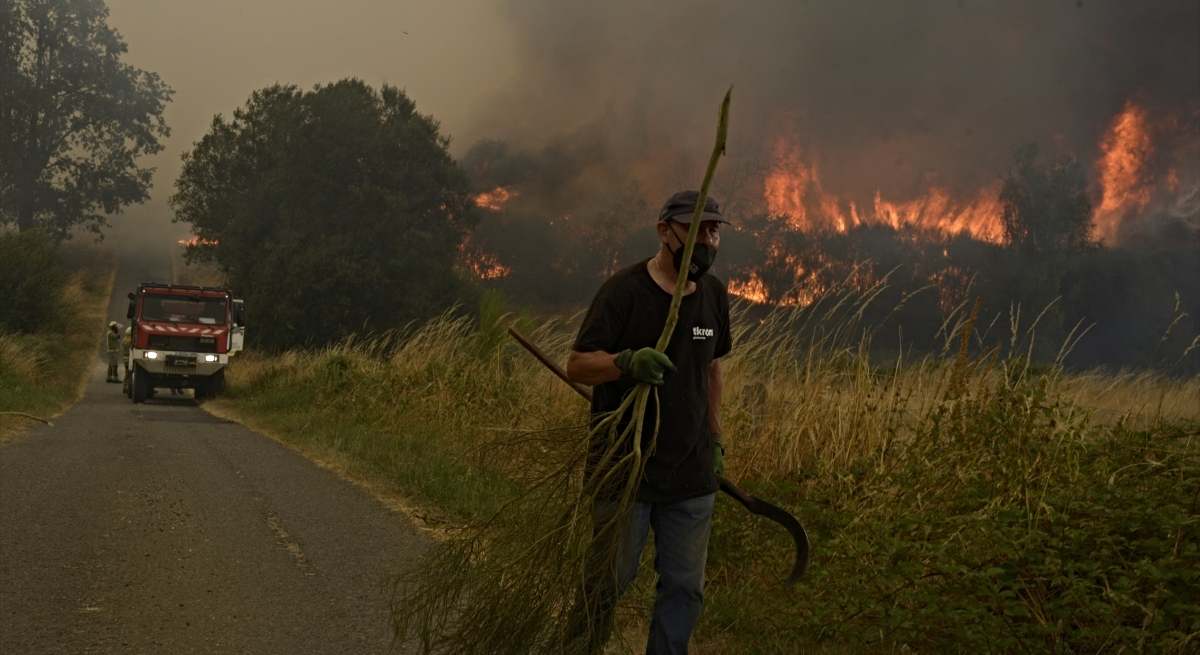Vecinos de Vilela combaten el fuego / EP