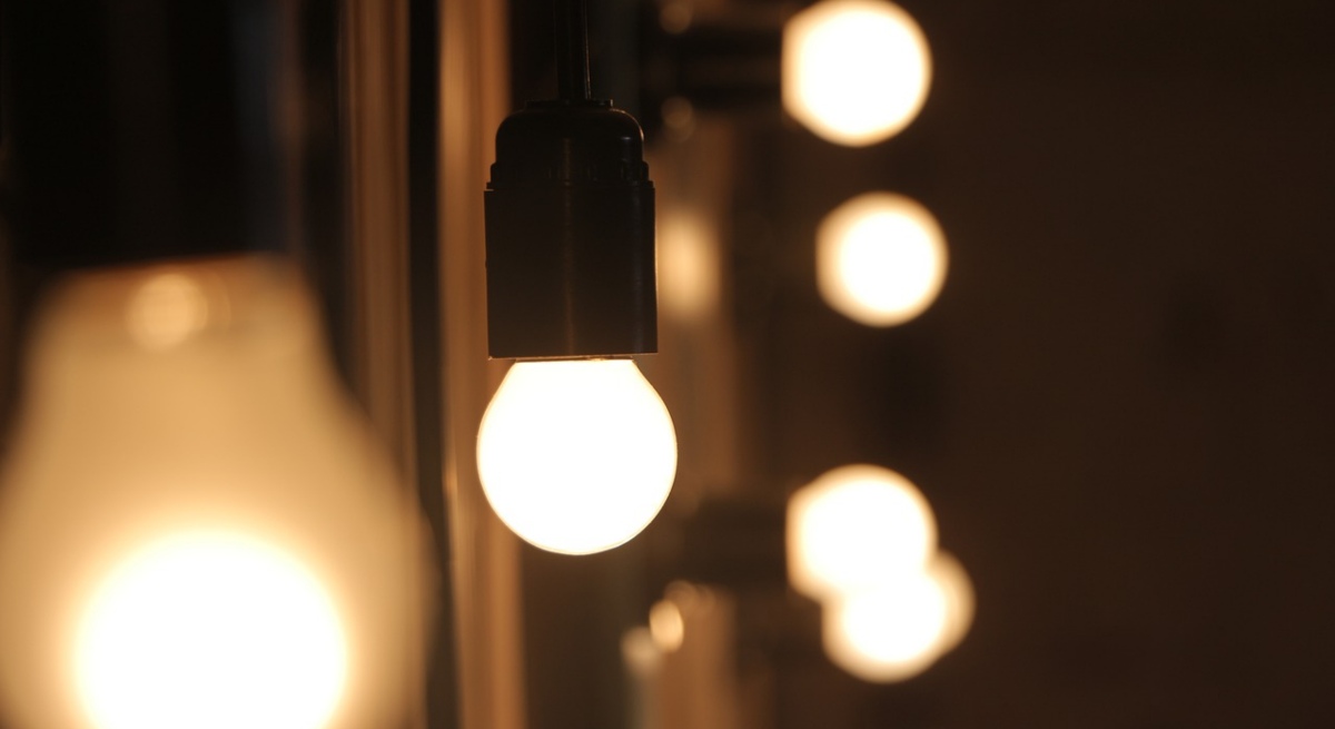 bombilla-luces-precio-luz.jpg