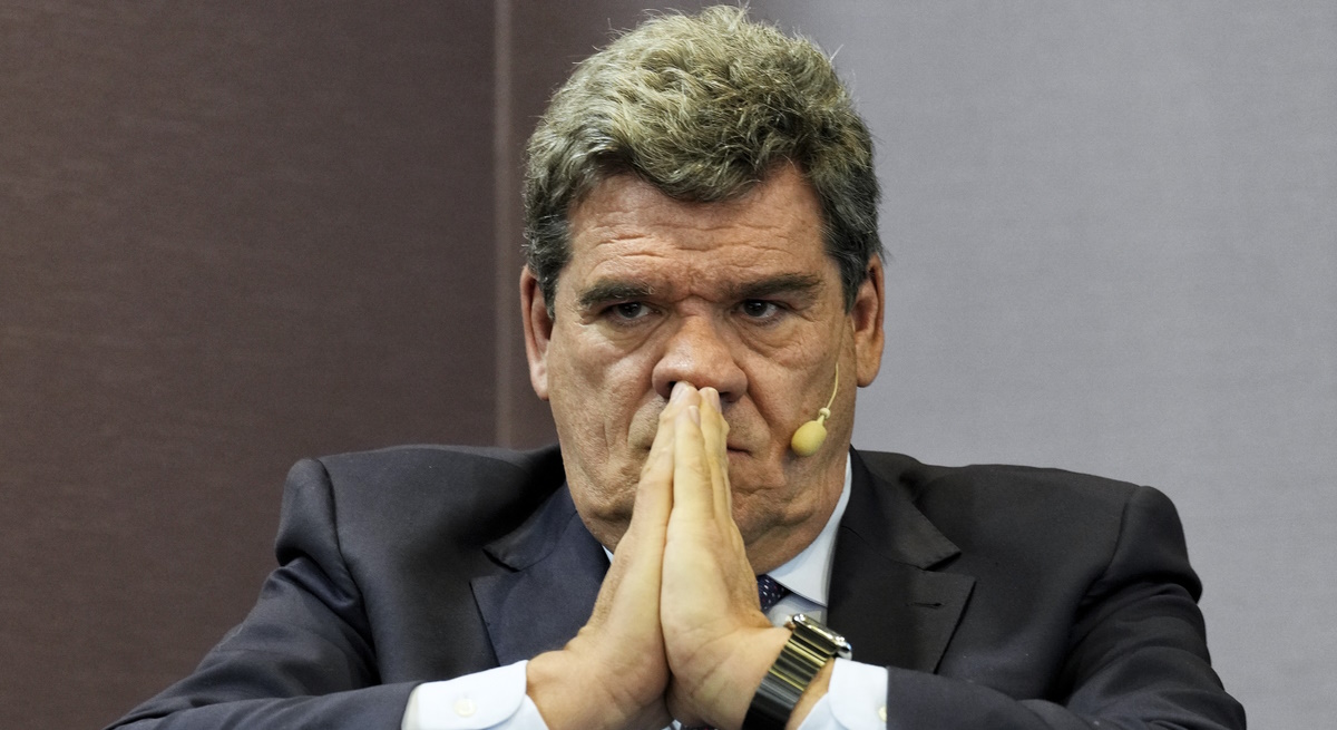 escriva-ministro-manos-efe.jpg