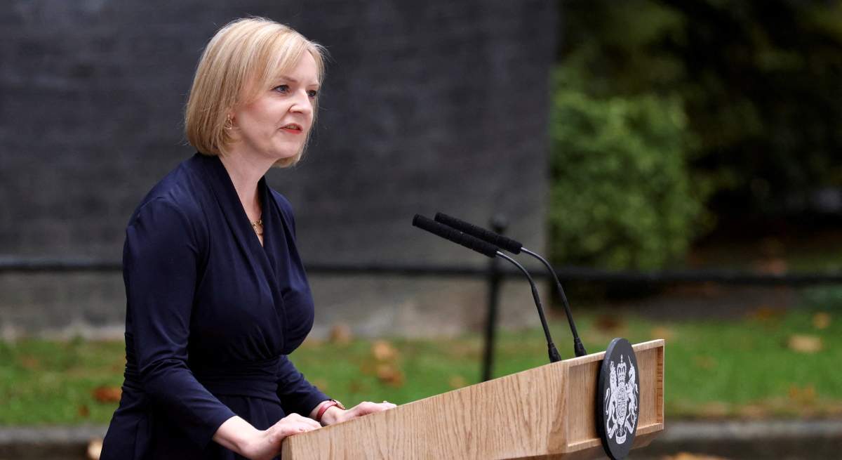 liz-truss-atril-downing-street-reuters-1200x655.jpg