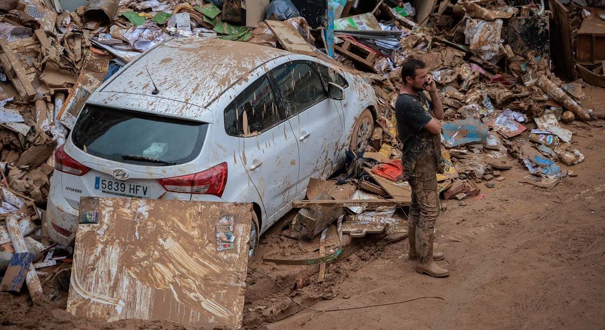 Imagen de un hombre afectado por la DANA