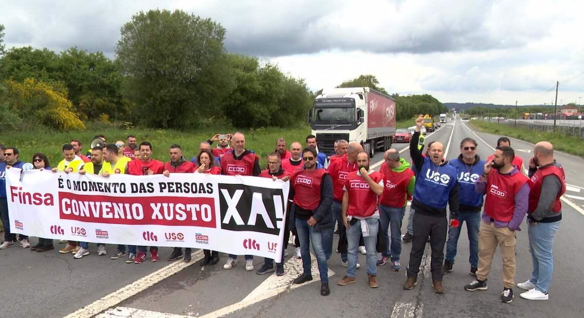 Manifestación de la maderera Finsa para reclamar subidas salariales en base al incremento del IPC.