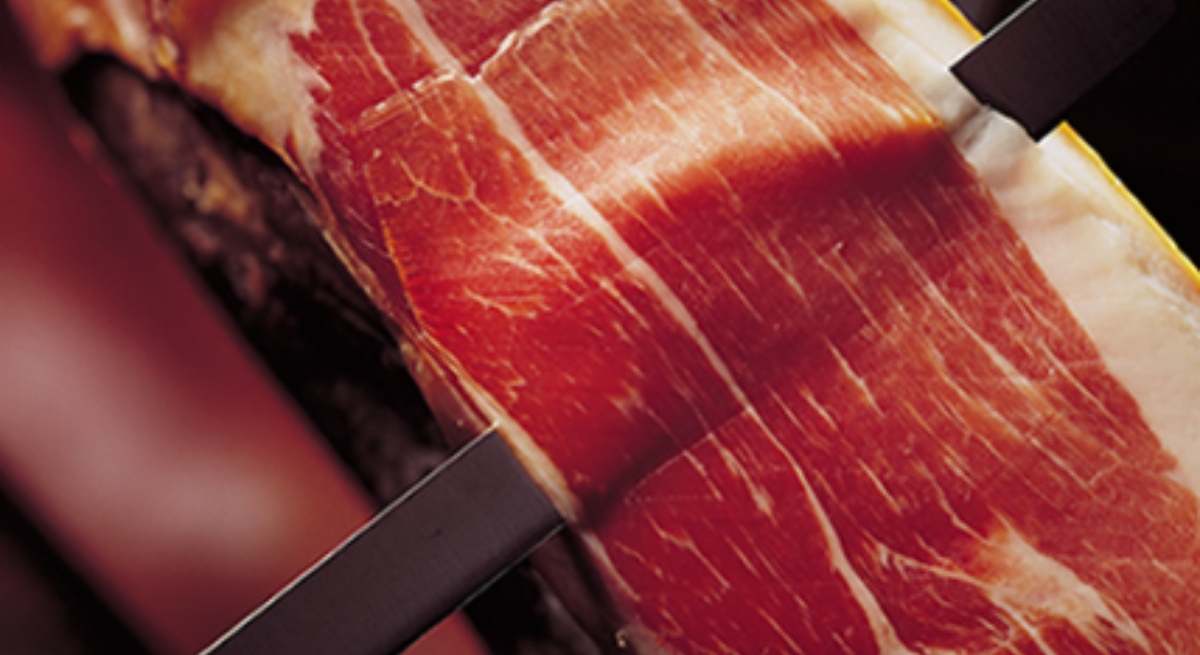 Corte de un jamón serrano / EP