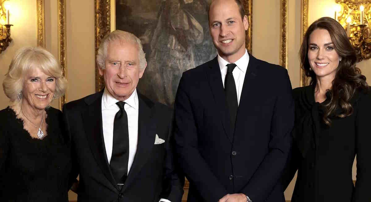 Camilla, el rey Carlos iII, el príncipe Guillermo y la princesa Kate