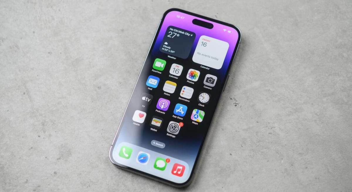 iphone14alamy.jpg