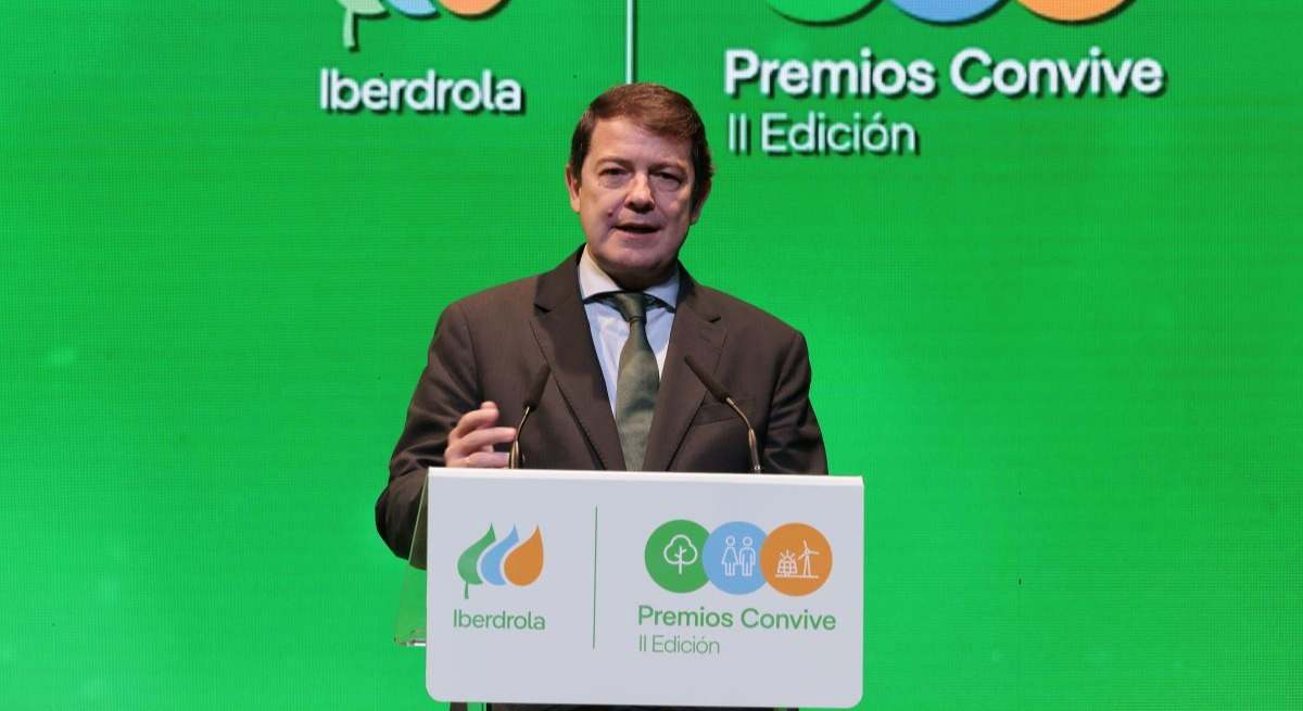 Mañueco participa en la entrega de los Premios Convive