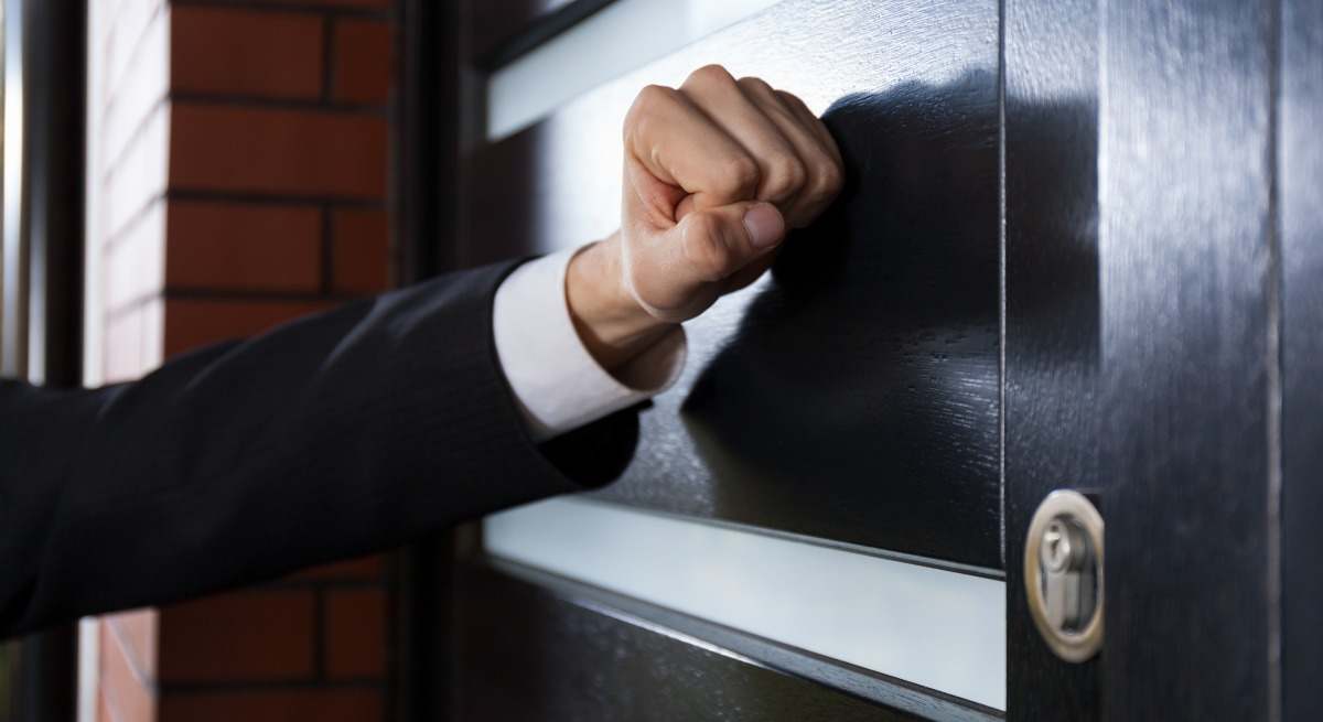 llamar-puerta-iStock-526686149.jpg