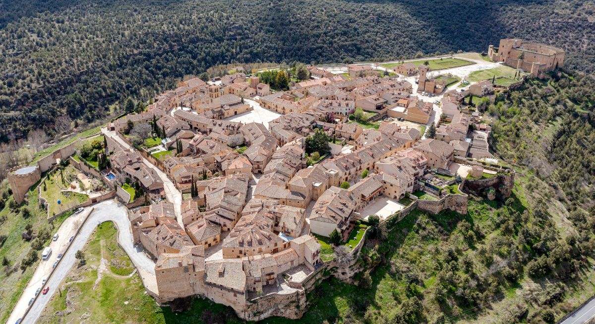 Vista panorámica de la villa medieval de Pedraza