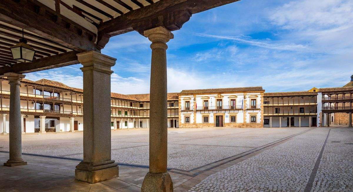 Plaza de Tembleque que parece un corral de comedia