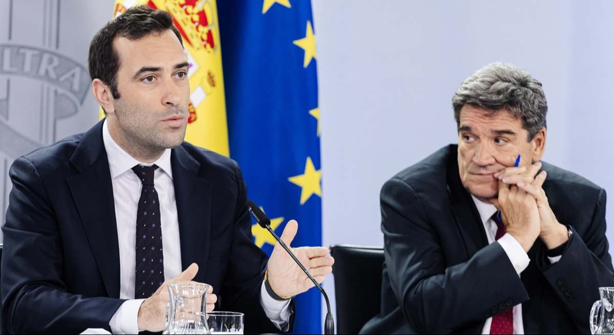 El ministro de Economía, Carlos Cuerpo, y el ministro de Transformación Digital y Función Pública, José Luis Escrivá. Europa Press