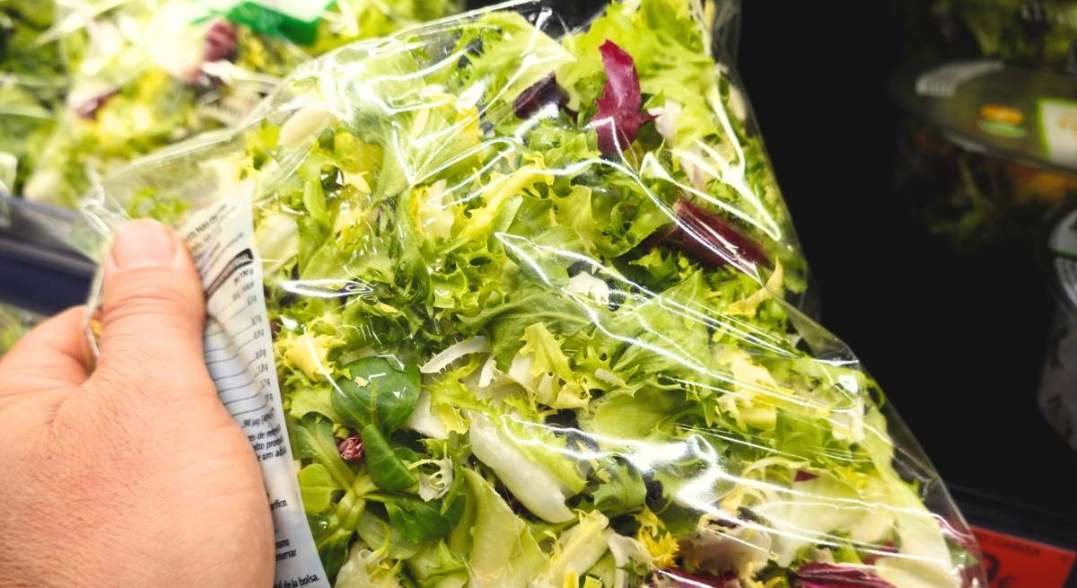 Detectan un peligroso parásito en las ensaladas 'ya lavadas'.