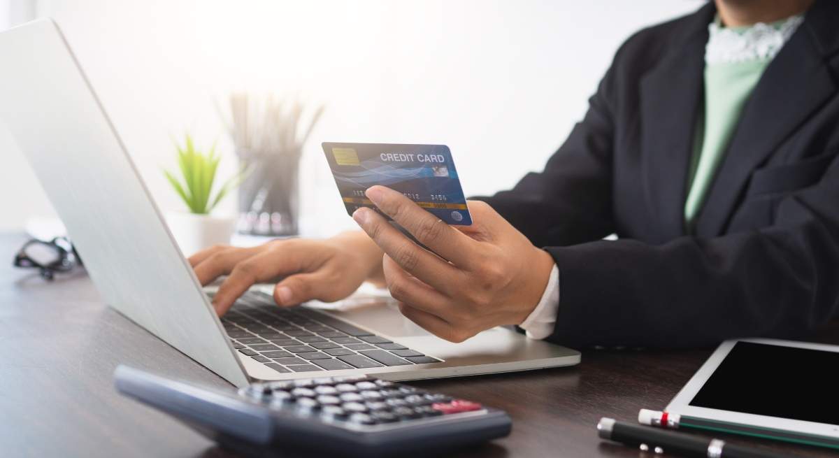 tarjeta-credito-pago-dinero-dreamstime.jpg