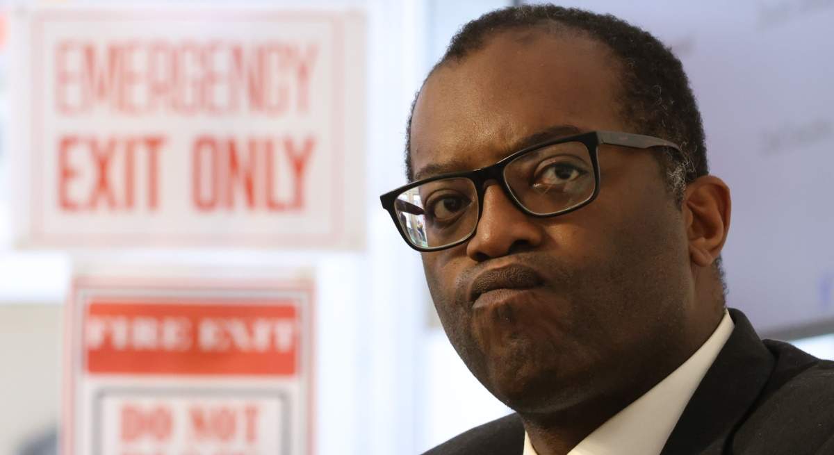 kwasi-kwarteng-salida-emergencia-blumber-1200x655.jpg