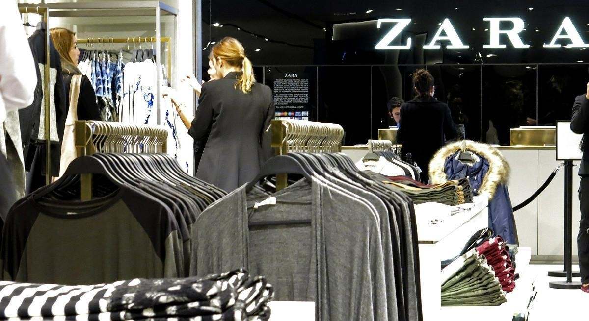 Interior de una tienda de Zara, empresa de Inditex, en Londres.