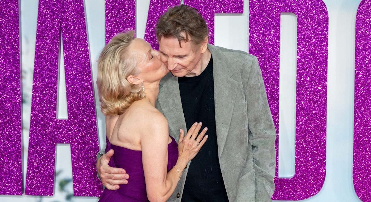 Pamela Anderson y Liam Neeson