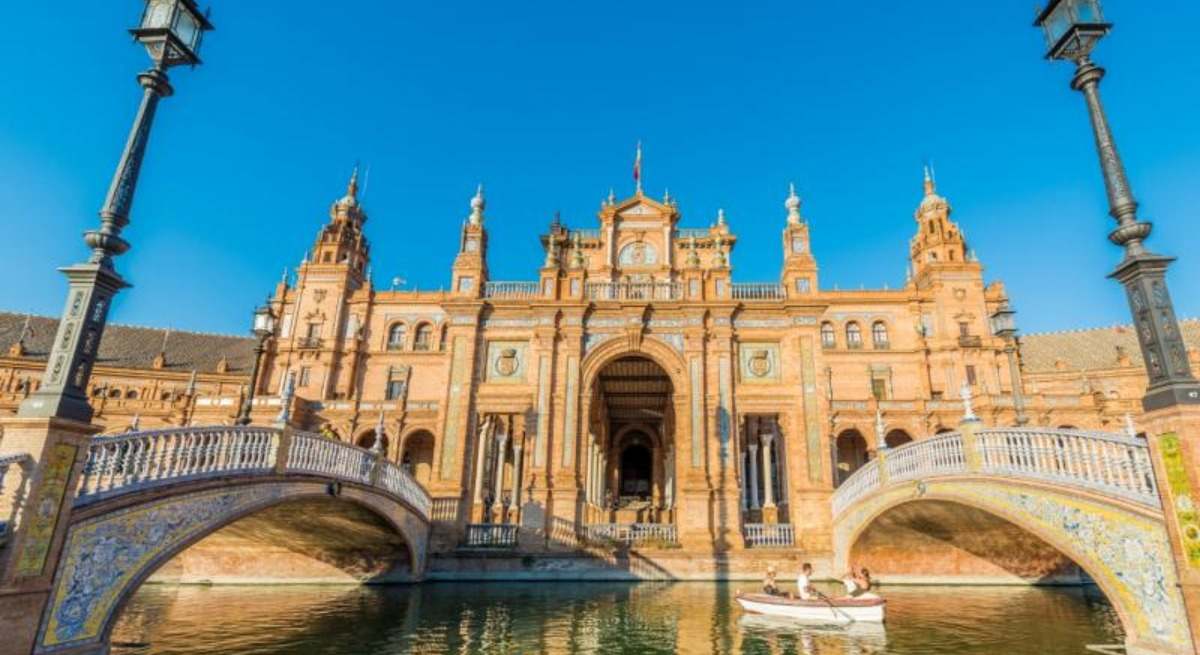 Desfile de Dior en la Plaza de España de Sevilla.