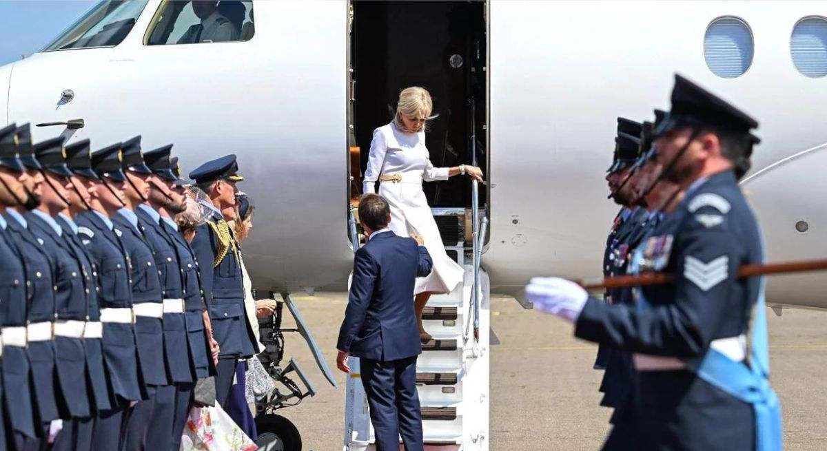 macron-1200.jpg