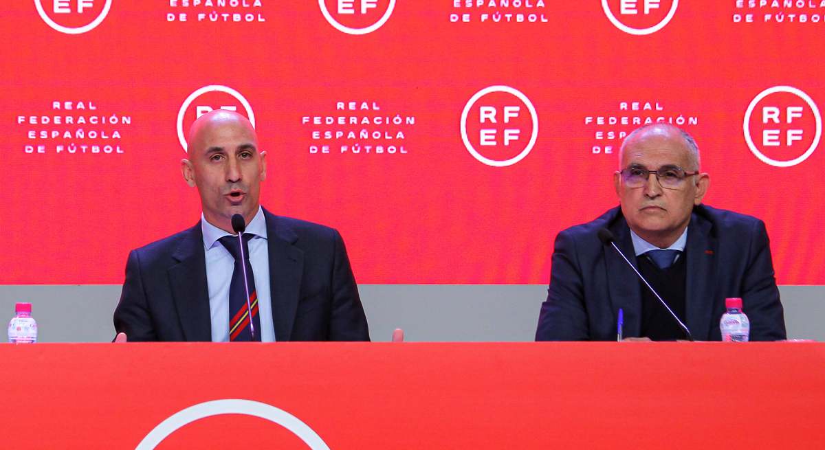 EuropaPress_4392356_luis_rubiales_president_of_rfef_real_spanish_soccer_federation_and_andreu_web.jpg