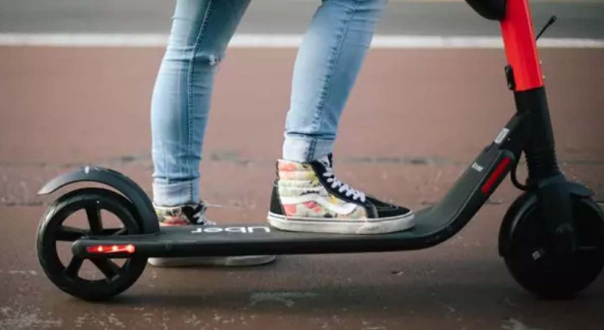 Un patinete eléctrico / EP
