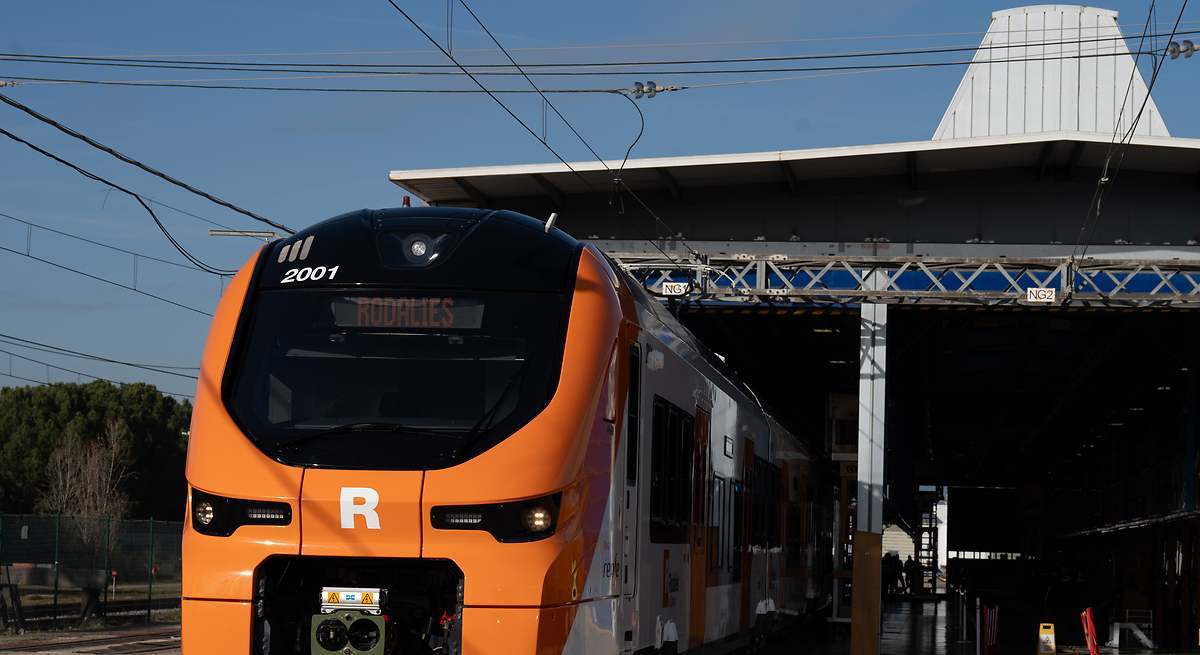 Un nuevo tren de Rodalies en la fábrica de Alstom en Santa Perpètua de Mogoda (Barcelona). EE